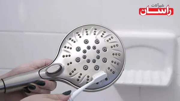 روش دوم برای رسوب‌زدایی سردوش حمام