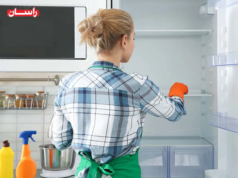 تمیزکردن یخچال (چگونه وسایل مهم و پرکاربرد آشپزخانه را به روش درست تمیز کنیم؟)